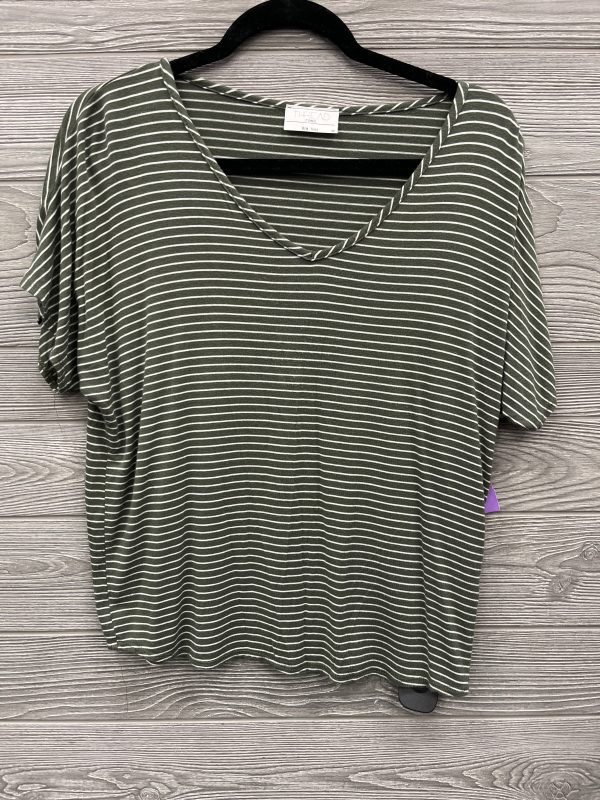 Top Short Sleeve By Clothes Mentor In Green, Size: M For Cheap