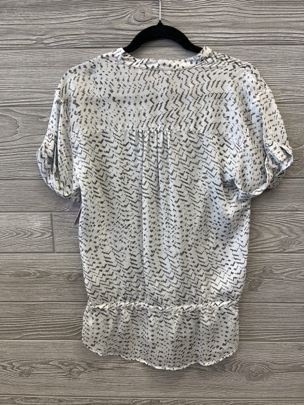 Top Short Sleeve By Loft In Grey, Size: Xs on Sale