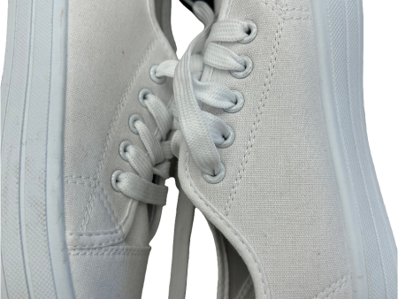 Shoes Sneakers By Clothes Mentor In White, Size: 7.5 Online