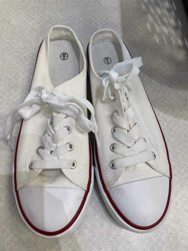 Shoes Sneakers By Clothes Mentor In White, Size: 9 Online Sale