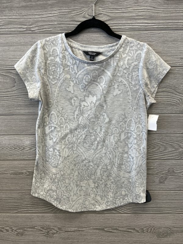 Top Short Sleeve By Simply Vera In Grey, Size: S Online now