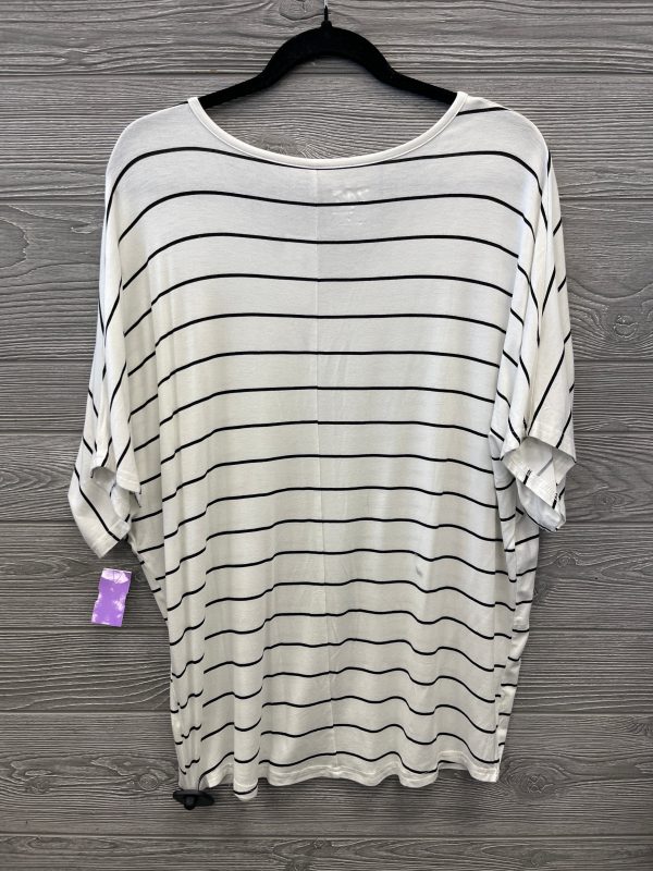 Top Short Sleeve By Maurices In White, Size: S Supply