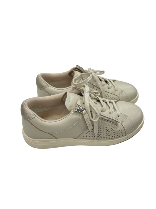 Shoes Sneakers By Earth In Cream, Size: 8.5 For Discount