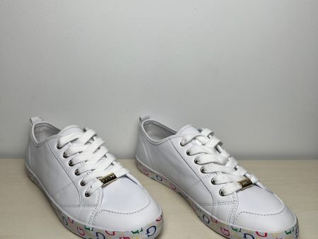 Shoes Sneakers By Guess In White, Size: 8.5 Hot on Sale