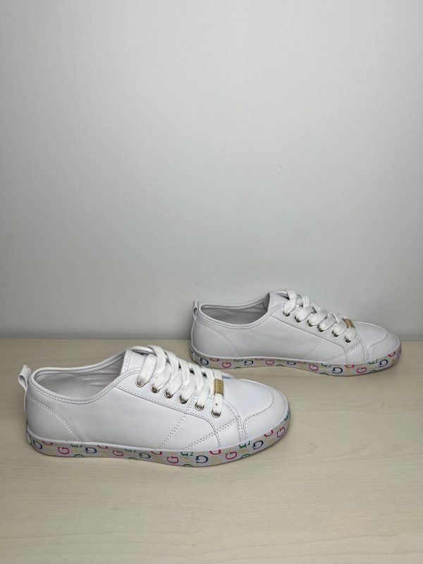 Shoes Sneakers By Guess In White, Size: 8.5 Hot on Sale