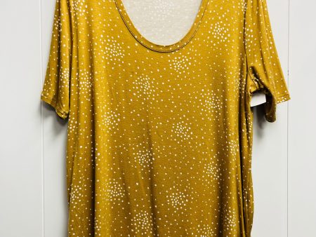 Top Short Sleeve By Maurices In Tan, Size: L Supply