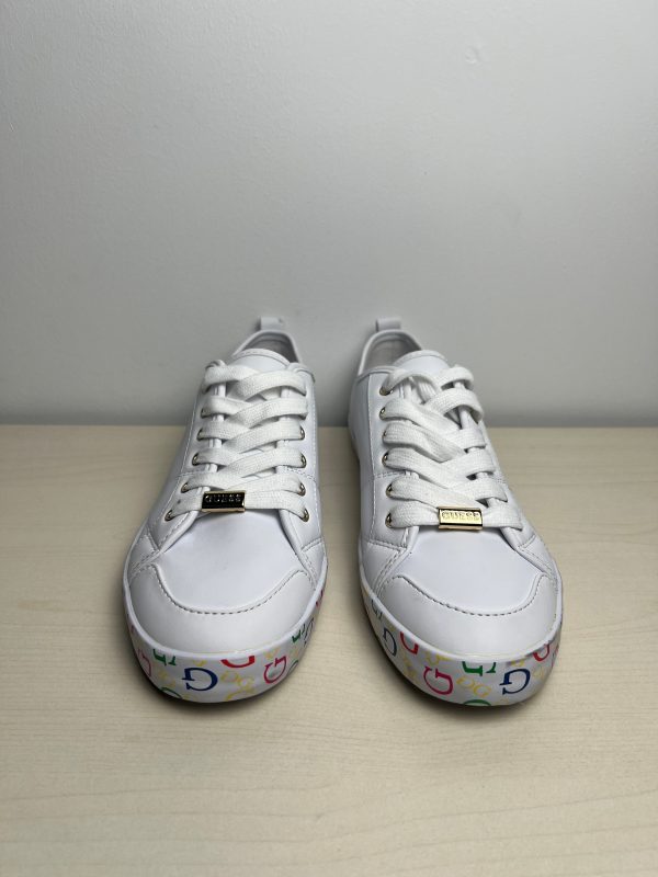 Shoes Sneakers By Guess In White, Size: 8.5 Hot on Sale