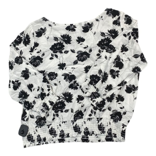 Top Long Sleeve By White House Black Market In Black & White, Size: L Online Sale